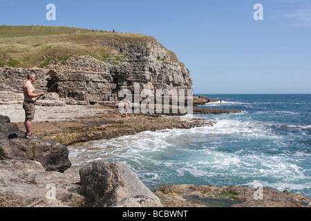 Mann Angeln am Seacombe nahe Wert Matravers, Purbeck, Dorset, Großbritannien Stockfoto