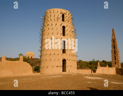 Burkina Faso. Sahel. Stadt von Bani. Sudanesischen Stil Moscheen. Minarette. Stockfoto