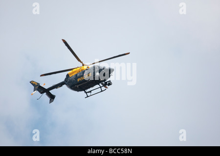 Metropolitan Polizei-Hubschrauber im Flug über London Stockfoto