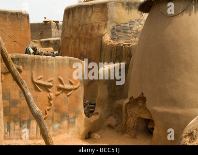 Burkina Faso. Sowie Land. Animistischen Dorf von Tiebelé. Stockfoto