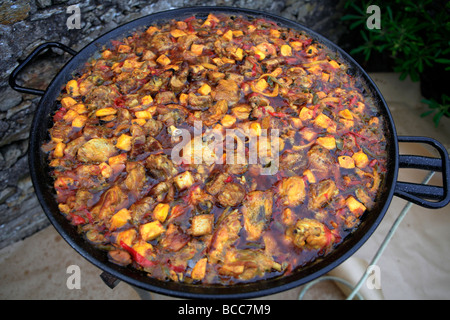 Kochen Paella spanische Paella wahrscheinlich Spaniens bunt und berühmten gastronomischen Genuss. Spanisches Essen. Stockfoto