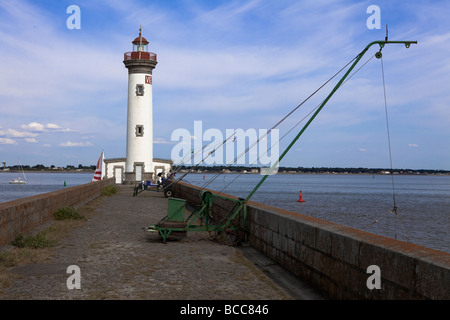 Leuchtturm an der Unterseite des Stegs. Saint-Nazaire, Loire Atlantique, Bretagne, Frankreich, Europa, EU. Stockfoto