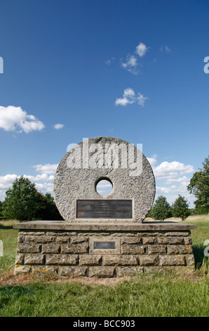 Der Mühlstein-Denkmal am Queen Annes Fahrt im Windsor Great Park, Berkshire, England. Stockfoto