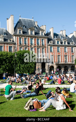 Platzieren Sie de Vogesen Marais Paris Frankreich quadratischen Garten Stockfoto