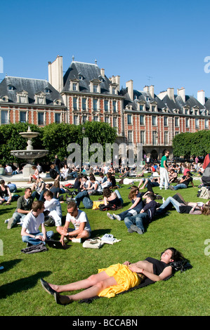 Platzieren Sie de Vogesen Marais Paris Frankreich quadratischen Garten Stockfoto