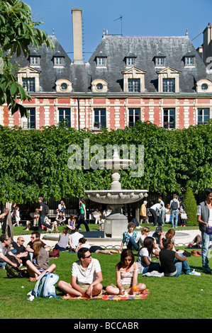 Platzieren Sie de Vogesen Marais Paris Frankreich quadratischen Garten Stockfoto