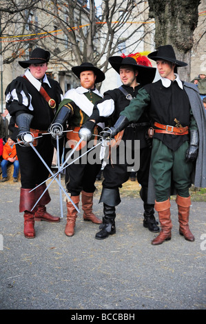 Vier Schwertkämpfer in der Genfer Escalade Festival Stockfoto