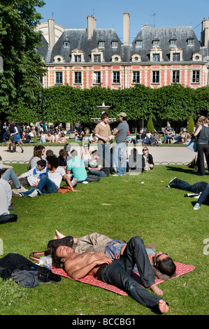 Platzieren Sie de Vogesen Marais Paris Frankreich quadratischen Garten Stockfoto