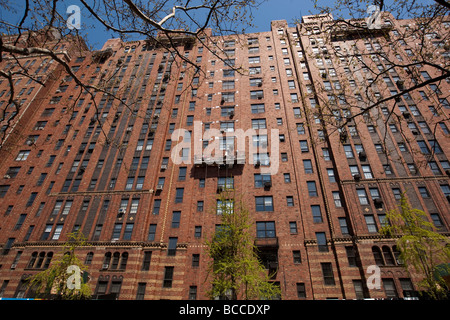 Fensterputzen auf London Terrasse Gebäude in New York USA Mai 2009 Stockfoto