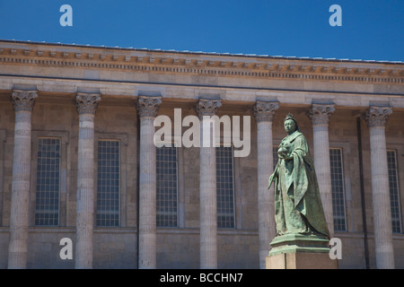 Statue von Königin Victoria und Rathaus Birmingham West Midlands England UK Großbritannien GB Großbritannien britischen Inseln Europas Stockfoto