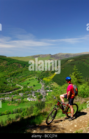 Cadair Draufsicht Corris im Dyfi Wald auf der Suche nach Cadair Idris Snowdonia und Dulas Tal Powys Mid Wales Großbritannien Stockfoto