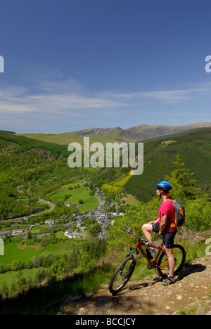 Cadair Draufsicht Corris im Dyfi Wald auf der Suche nach Cadair Idris Snowdonia und Dulas Tal Powys Mid Wales Großbritannien Stockfoto