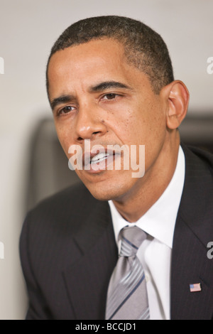 Präsident Barack Obama trifft sich mit Präsident Álvaro Uribe Velez von Columbia im Oval Office des weißen Hauses. Stockfoto