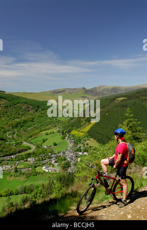 Cadair Draufsicht Corris im Dyfi Wald auf der Suche nach Cadair Idris Snowdonia und Dulas Tal Powys Mid Wales Großbritannien Stockfoto