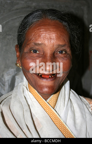 Ältere indische Frau auf Majuli Insel, Brahmaputra Fluss, Assam, Indien Stockfoto