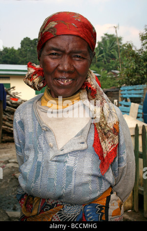 Lächelnde madagassischen Frau genommen In Andasibe, Madagaskar Stockfoto