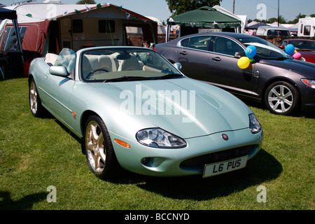 blaue klassischen Jaguar-Sportwagen Stockfoto