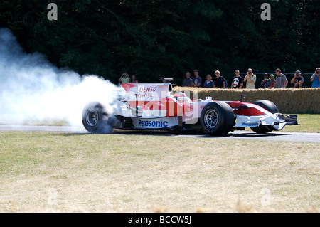 Ausbrennen von Toyota-Team während dem Goodwood Festival of speed Stockfoto