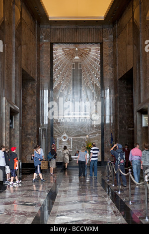 Eingang des Empire State Building in New York City Stockfoto