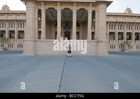 Umed Bhawan Palace, Gärten, Gebäude, Innenräume und Außenbereich, aus Marmor gebaut und rosa Sandstein, Jodhpur, Rajasthan, Indien Stockfoto