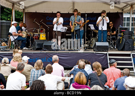 Jakob Dinesen erweitert Orchester am Copenhagen Jazz Festival Stockfoto