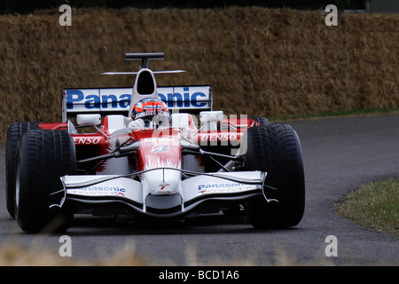 Timo Glock auf dem 2009 Goodwood Festival of Speed in den Toyota TF108 Stockfoto