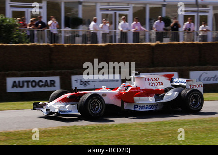 Timo Glock auf dem 2009 Goodwood Festival of Speed in den Toyota TF108 Stockfoto