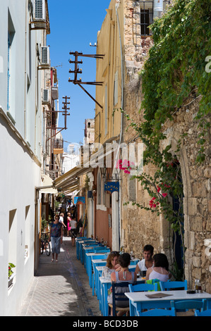 Taverne in der Altstadt in der Nähe von den venezianischen Hafen, Chania, Nordwestküste, Kreta, Griechenland Stockfoto