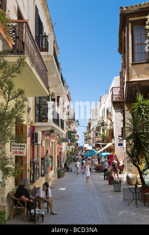 Geschäfte in der Altstadt in der Nähe von der alten venezianischen Hafen, Chania, Nordwestküste, Kreta, Griechenland Stockfoto