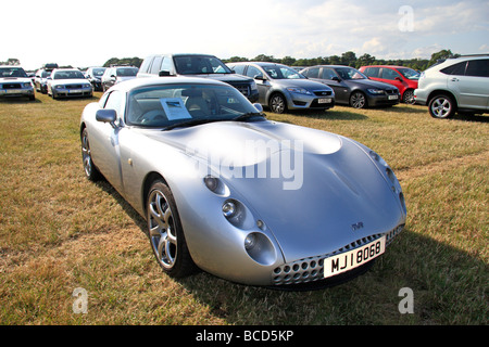 Ein zweisitziges Silber geparkt TVR Tuscan Speed 6 auf dem öffentlichen Parkplatz auf dem Goodwood Festival of Speed, Juli 2009. Stockfoto