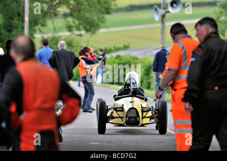 Einzelnes Seater am Gurston unten warten zum Rennen Stockfoto