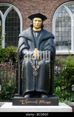 Statue von Thomas More auf Cheyne Walk London England Großbritannien UK Stockfoto