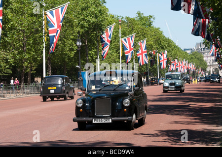 London-Taxi an der Mall, England UK Stockfoto