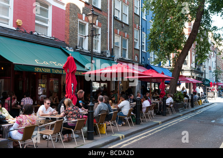 Restaurants in St. Christopher-Platz in der West End London England UK Stockfoto