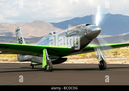 Stark modifizierte North American Aviation P - 51D Mustang "Edelmetall" Taxis vor dem Flug Stockfoto