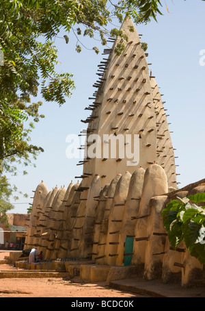 Burkina Faso. Sahel. Große Moschee von Bobo-Dioulasso. Sudanesischen Baustil erbaute Adobe. Stockfoto