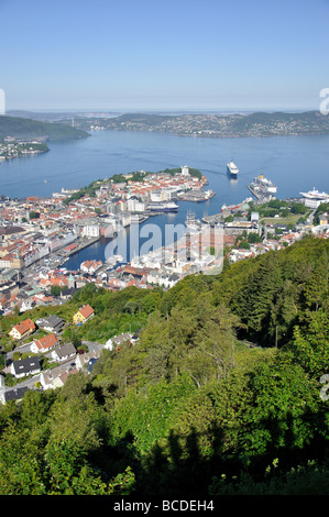 Blick auf die Stadt von Mount Fløyen, Fløibanen Standseilbahn, Bergen, Hordaland, Norwegen Stockfoto