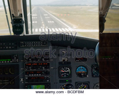 Blick vom Pilotensitz im Cockpit eine leichte Flugzeug bei ...