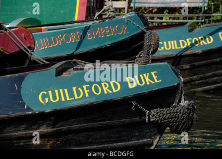 Namen auf Boote auf dem Fluss Wey Navigation Guildford Surrey England UK Stockfoto