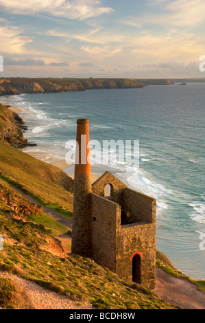 Sonnenuntergang an der alten Wheal Coates Maschinenhaus an der kornischen Küste in St Agnes Cornwall UK Stockfoto