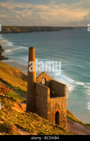 Sonnenuntergang an der alten Wheal Coates Maschinenhaus an der kornischen Küste in St Agnes Cornwall UK Stockfoto