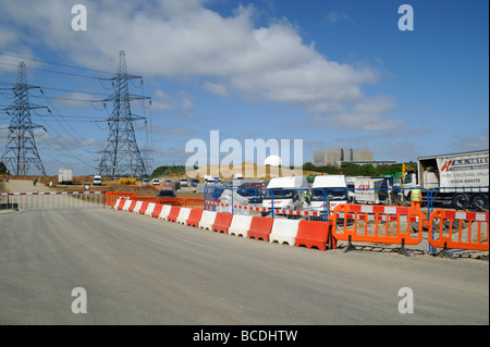 Wind Farm Baustelle in Leiston Suffolk mit Sizewell nuklearen Kraftwerken im Hintergrund, UK Stockfoto