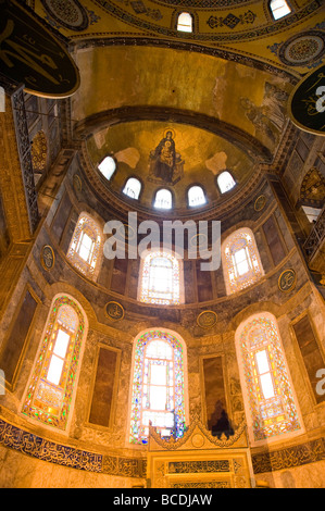 Mosaik der Jungfrau Maria und Christus in der Kuppel der Apsis im Aya Sofya in Istanbul Türkei Stockfoto