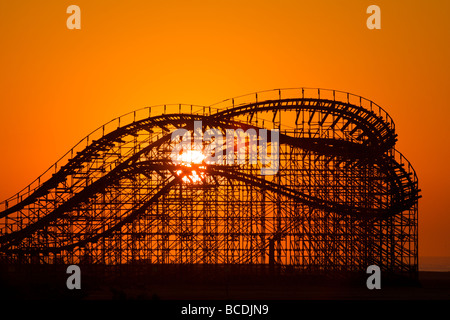 Achterbahn-Sonnenaufgang Stockfoto