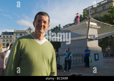 Antony Gormley Gormleys Vierte 4. Sockel lebendige Skulptur Ausstellung London UK 2009 HOMER SYKES Stockfoto