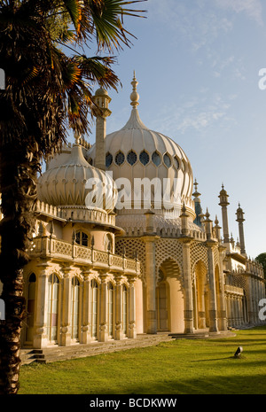 Brighton Pavillion in der Sommersonne am frühen Morgen Stockfoto