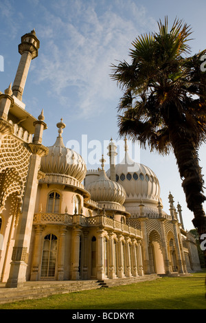 Die Ostfassade des Brighton Pavillion in der frühen Morgensonne gesehen Stockfoto