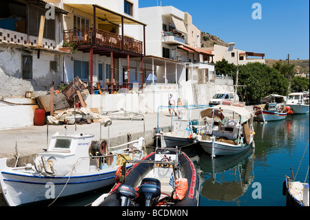 Fischerboote im Hafen von Kolymbari, in der Nähe von Chania, Chania Provinz, Nordwestküste, Kreta, Griechenland Stockfoto