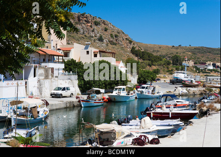 Fischerboote im Hafen von Kolymbari, in der Nähe von Chania, Chania Provinz, Nordwestküste, Kreta, Griechenland Stockfoto