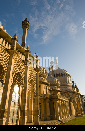 Die Ostfassade des Brighton Pavillion in der frühen Morgensonne gesehen Stockfoto